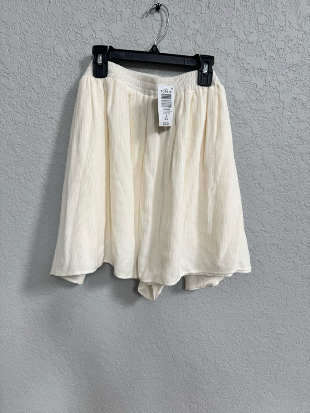 (SOLD) Torrid Cream Flowy Skirted Shorts